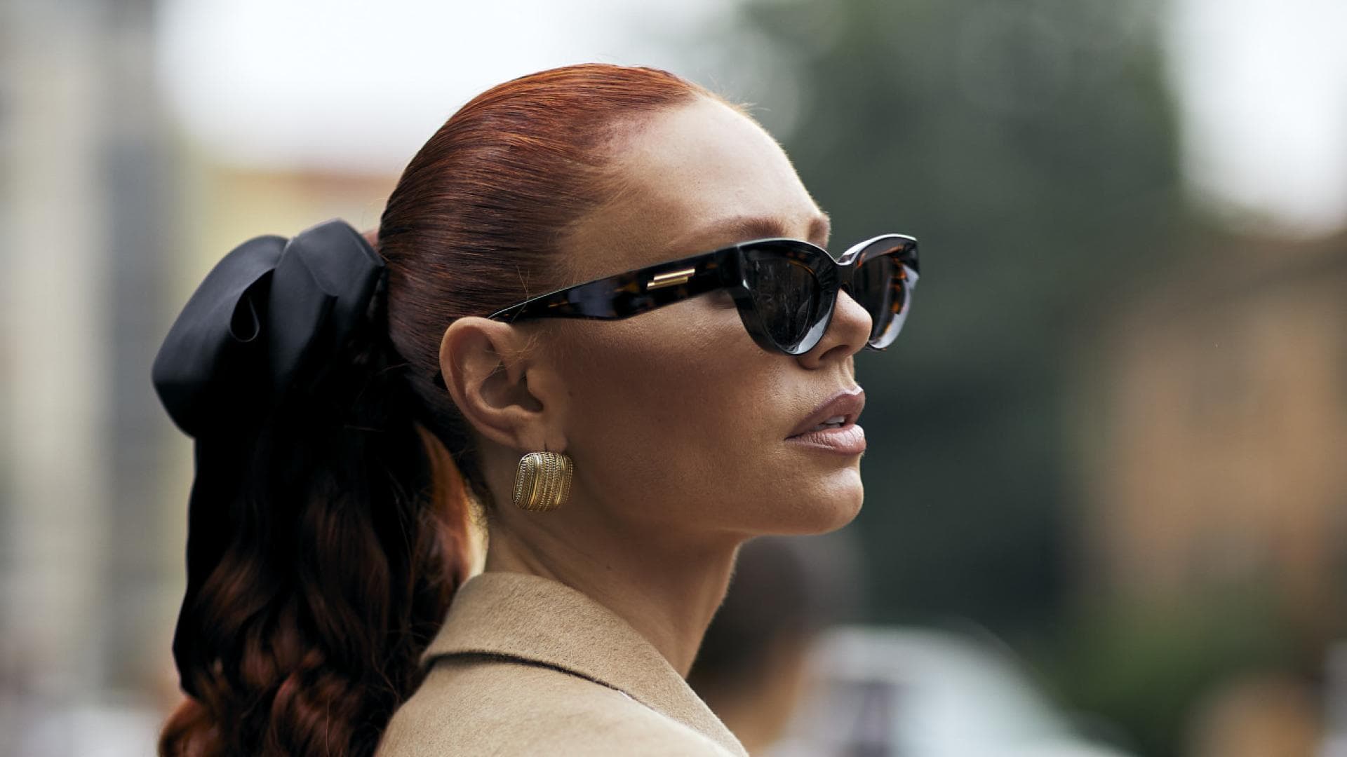 Frau mit roten Haaren