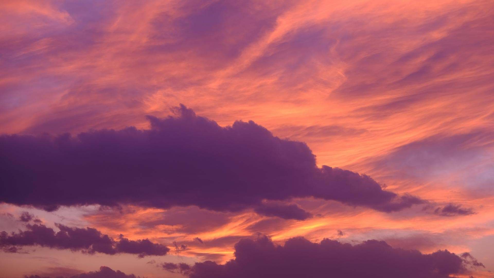 Bunter Himmel mit Wolken