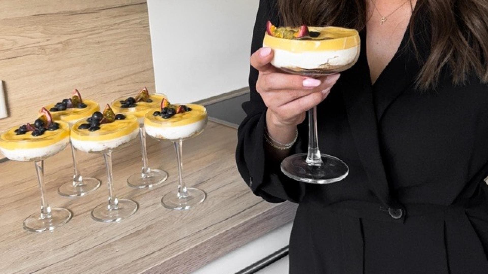Hatice Janssen mit Mango-Mascarpone Dessert