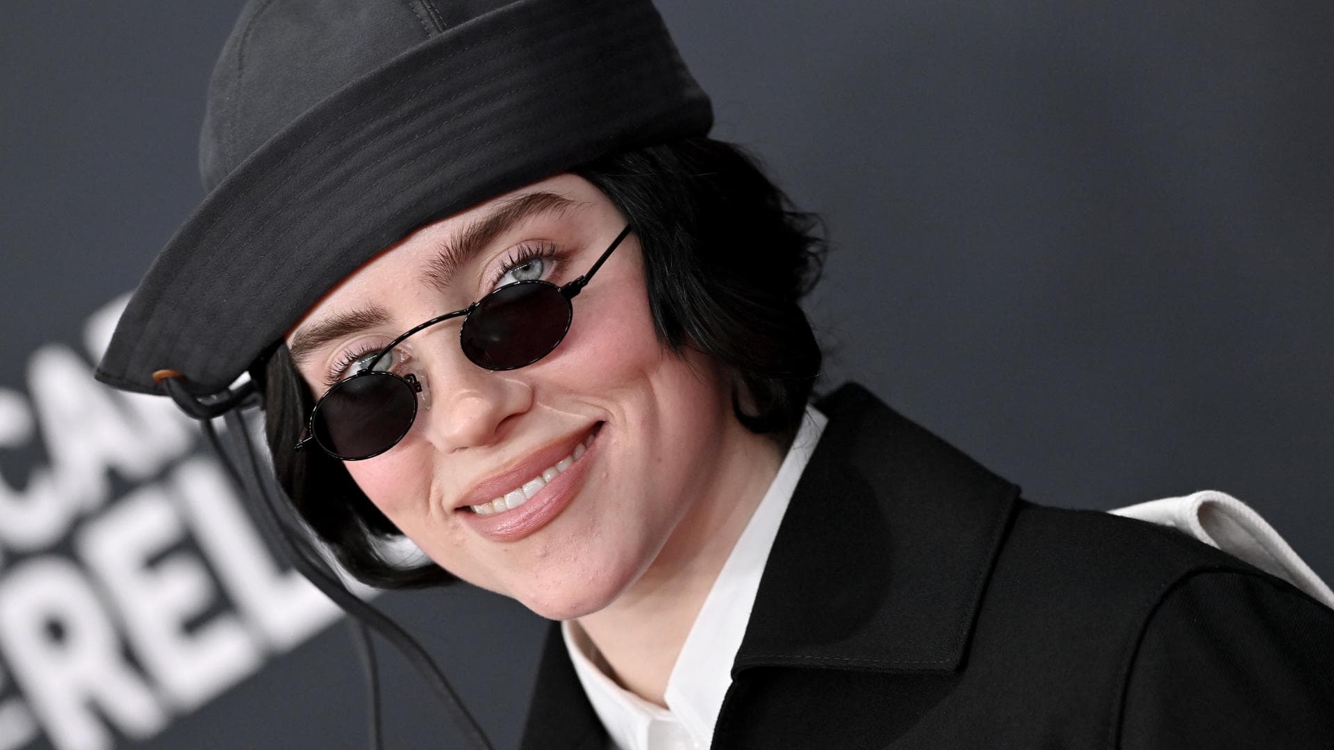Billie Eilish überzeugt mit stylischen "Blanco Nägeln"