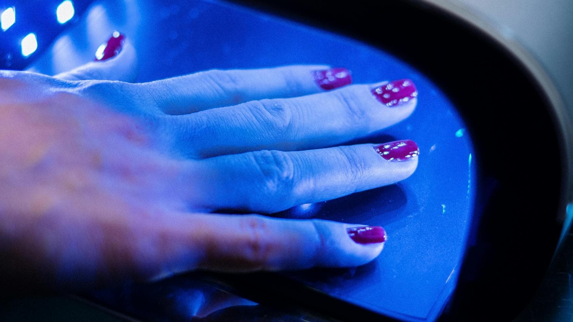 Expertin verrät: Darum sollte deine Gelmaniküre nicht brennen