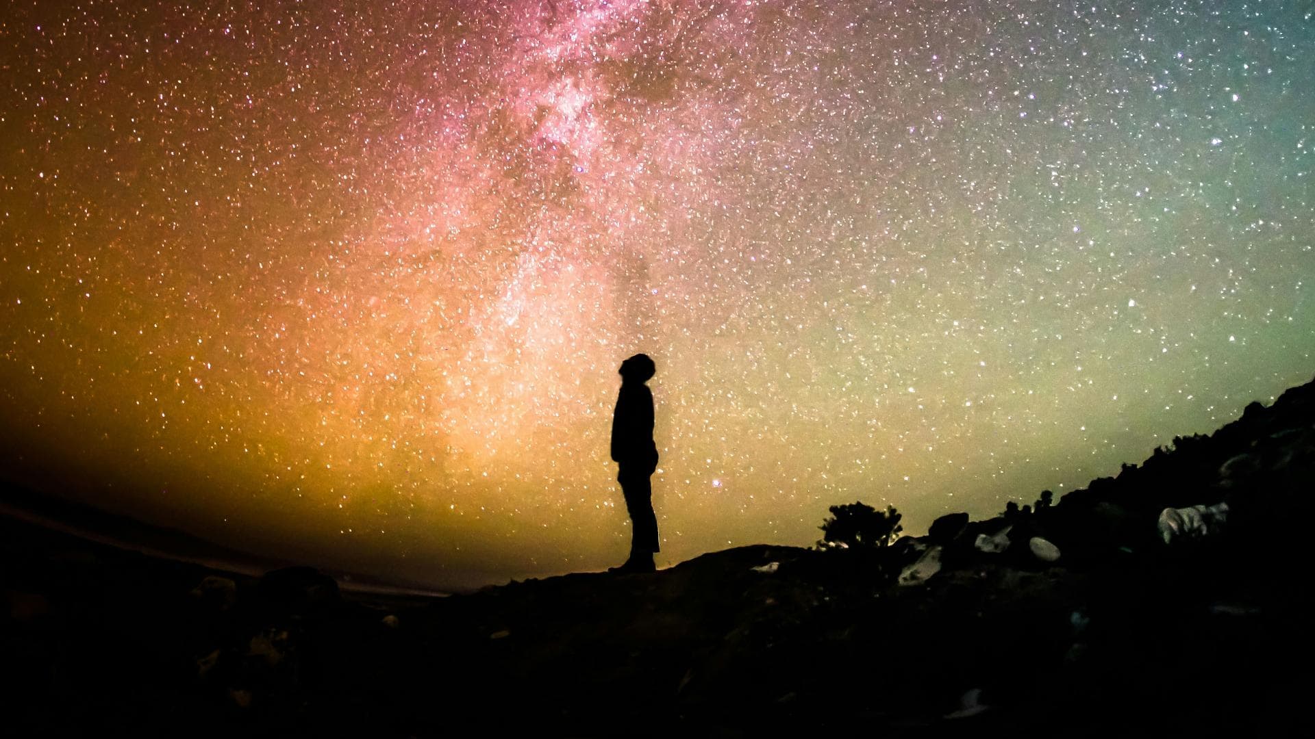 3 Sternzeichen tragen ein Geheimnis mit sich – und im Juli könnte es ans Licht kommen