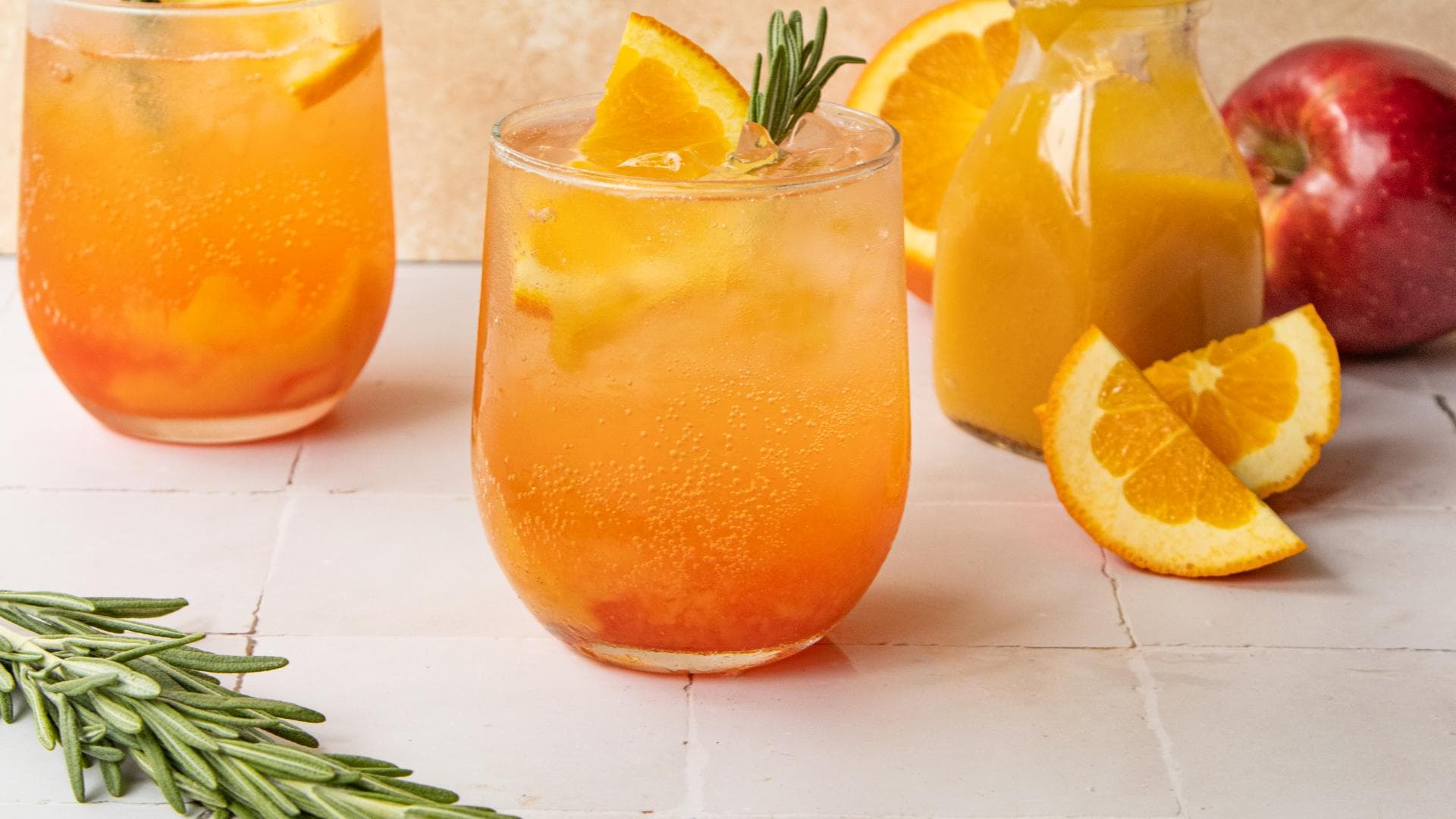 Cosmic Crisp®-Pfirsich-Aperol Spritz Cosmic Crisp®-Pfirsich-Aperol Spritz