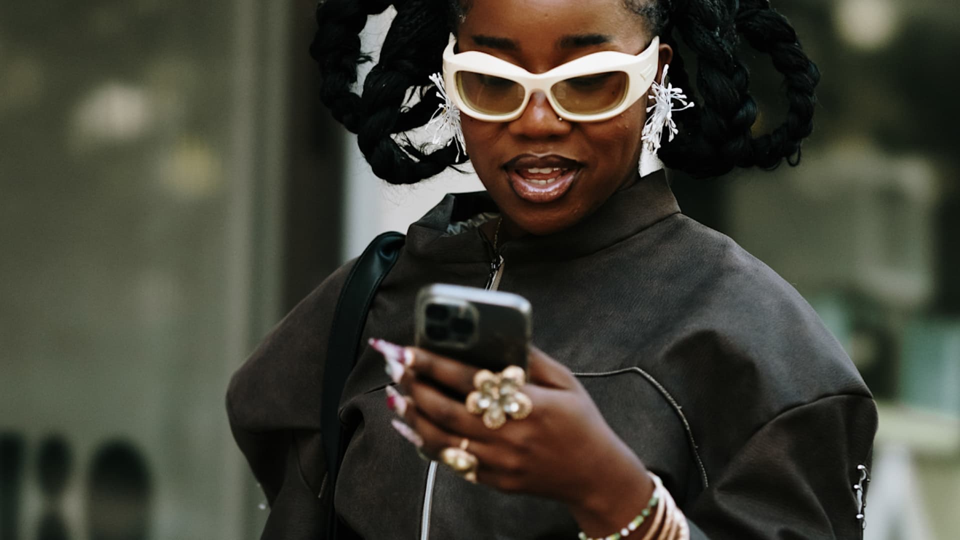 Charm-Alarm: Mit diesem Schmuck-Trend verlängerst du den Sommer