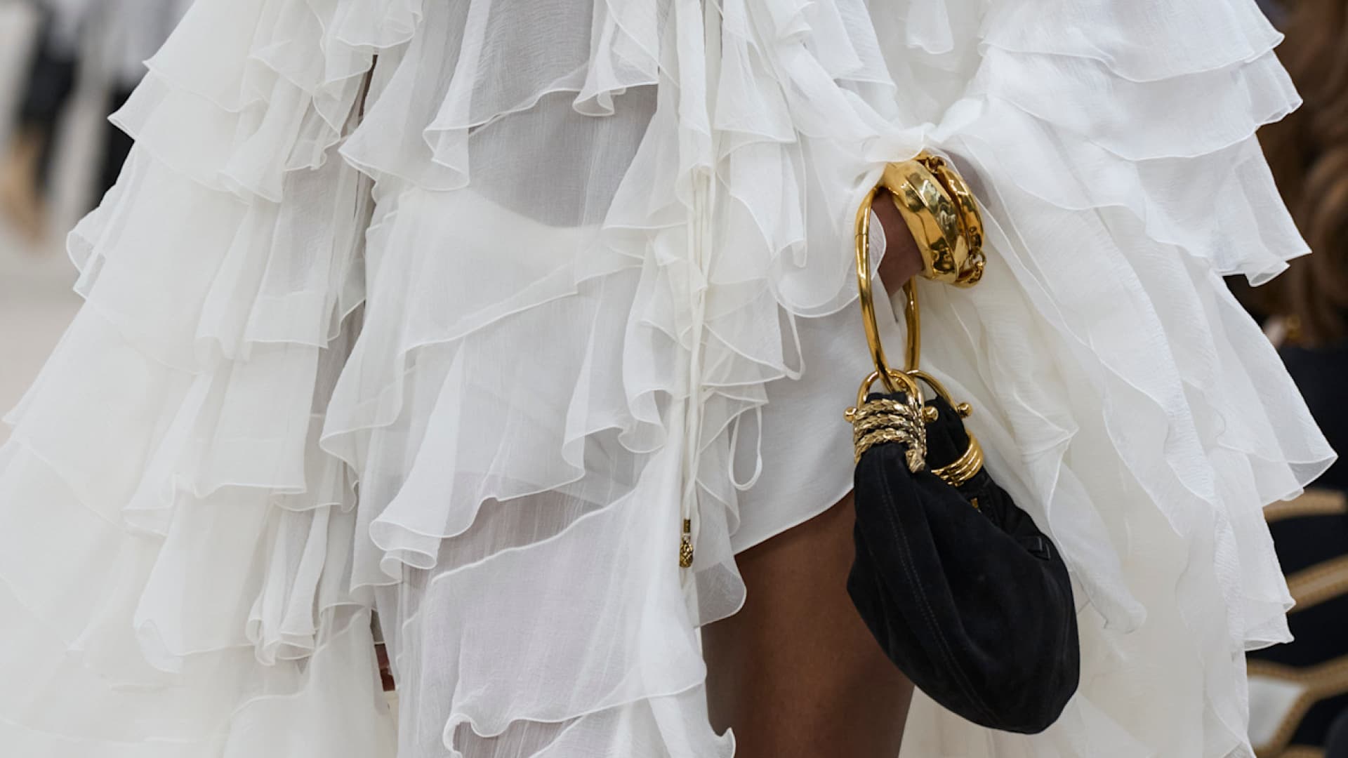 Alle modischen Frauen haben dieses Accessoire gemeinsam