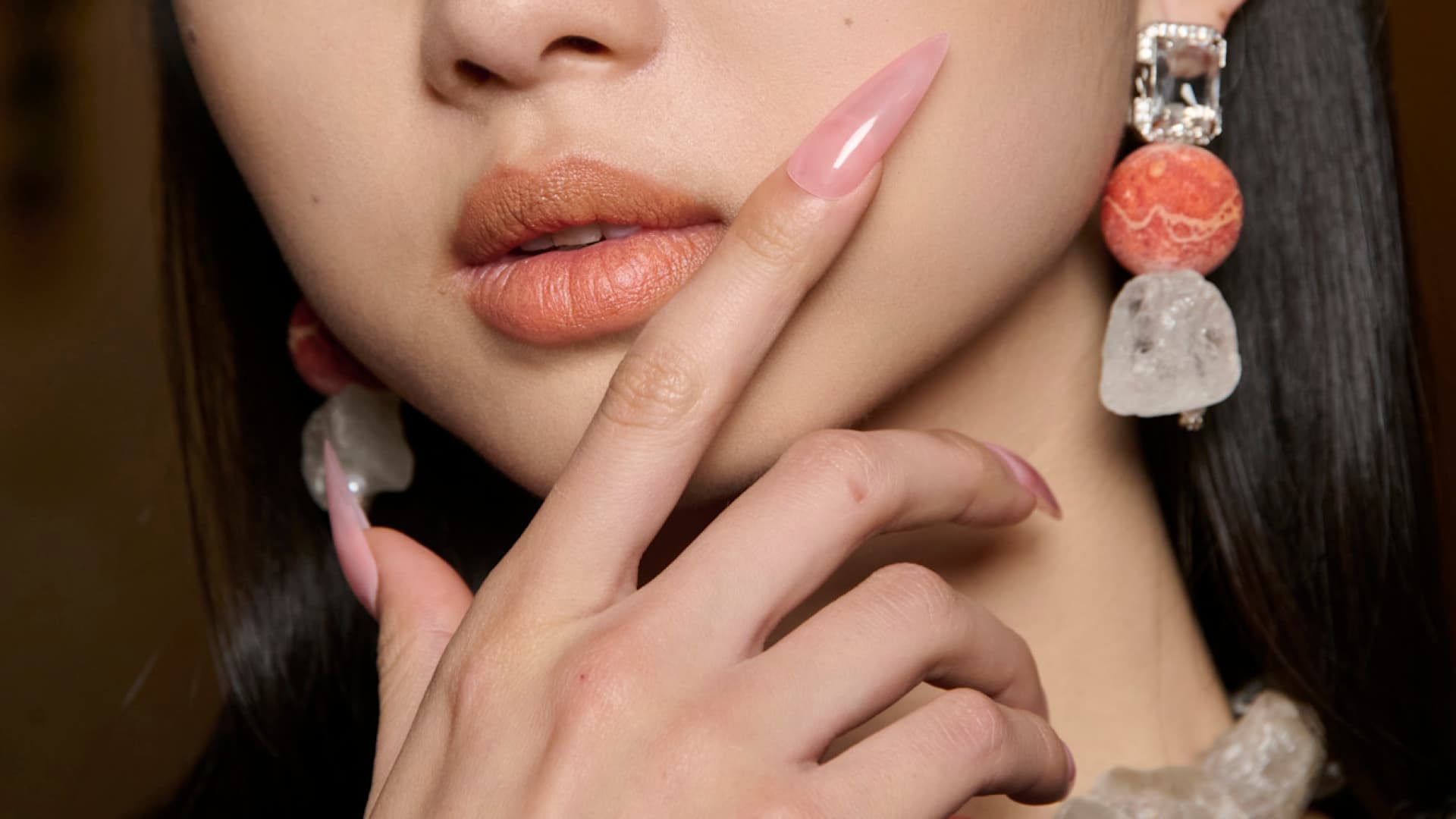 Jeder sollte die "Korean Fruit Peel"- Maniküre kennen