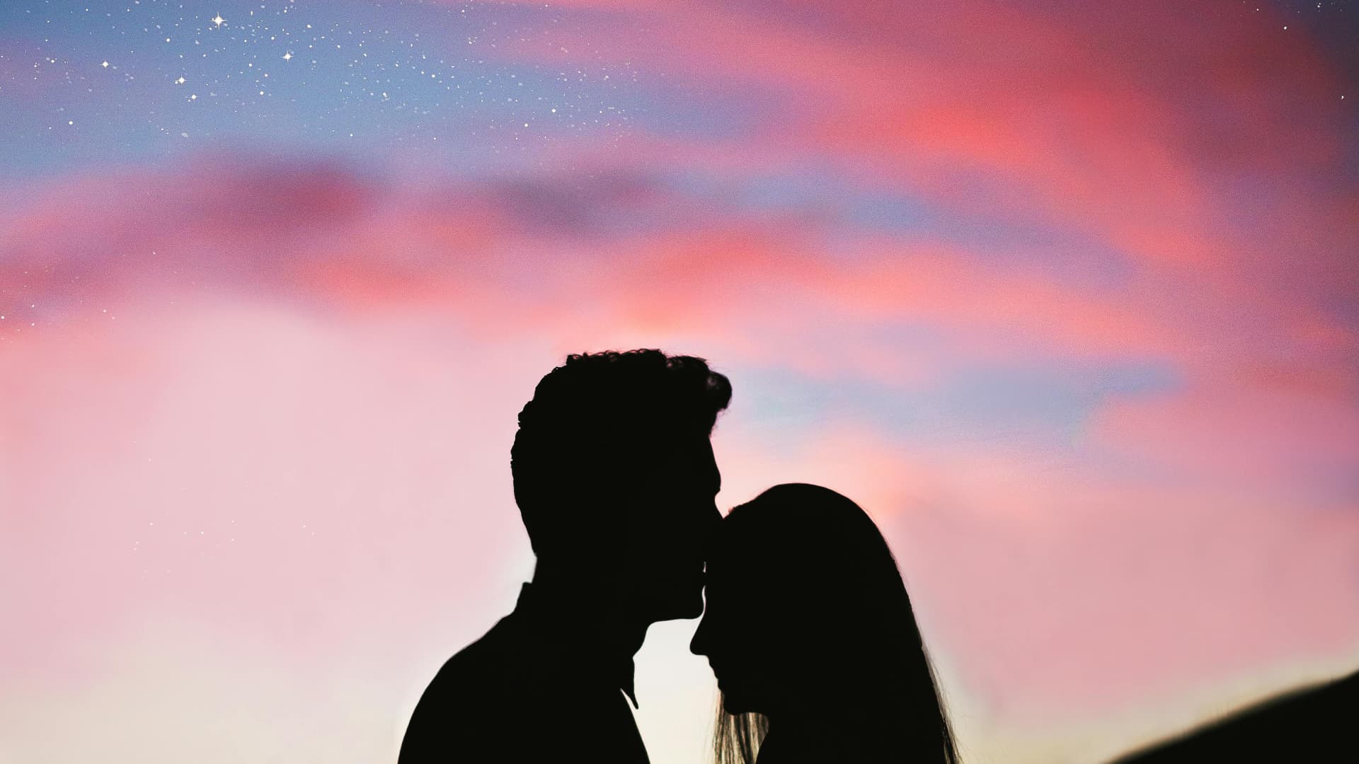 Paar unter Sternenhimmel