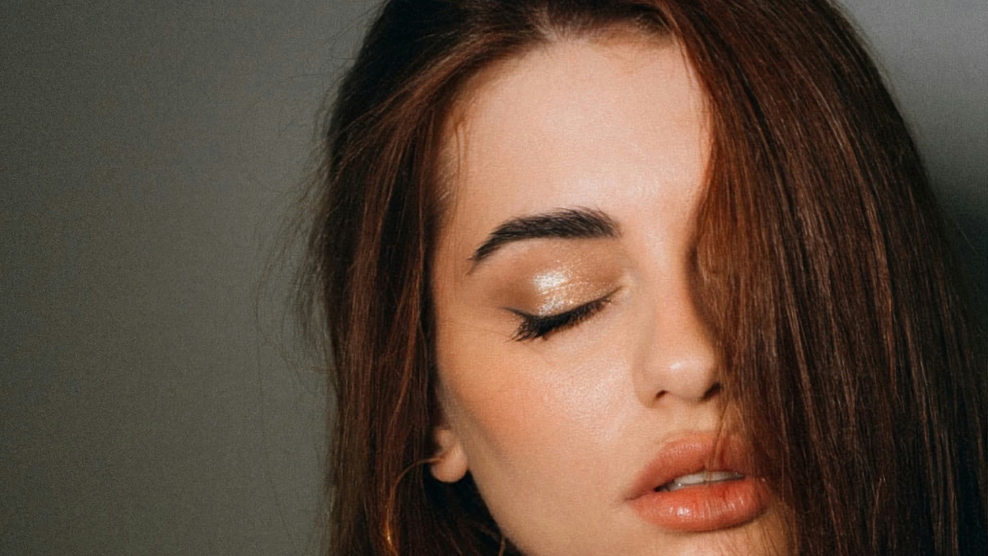 Holographic Eyes Make-up-Trend