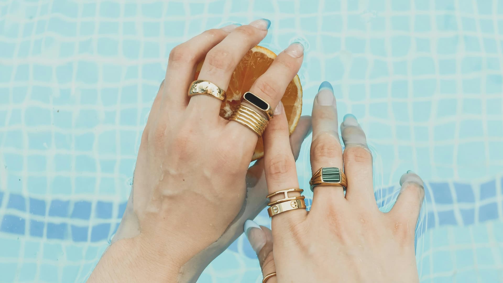 Pool Hand Ringe Hände Nägel