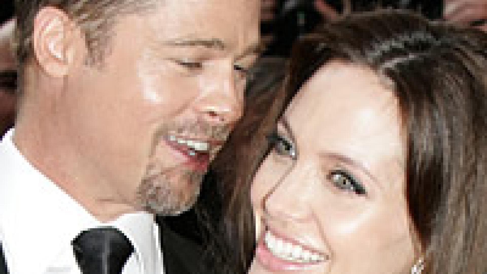 angelina-jolies-zwillinge-sind-da-200x300-121209.jpg