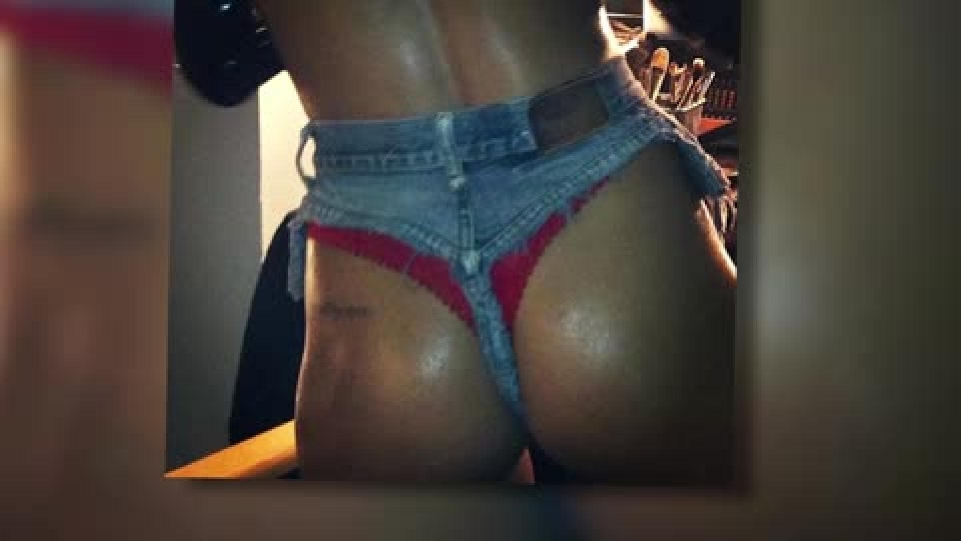 thong-rihanna-im-jeans-string-video-480x270-1807078.jpg
