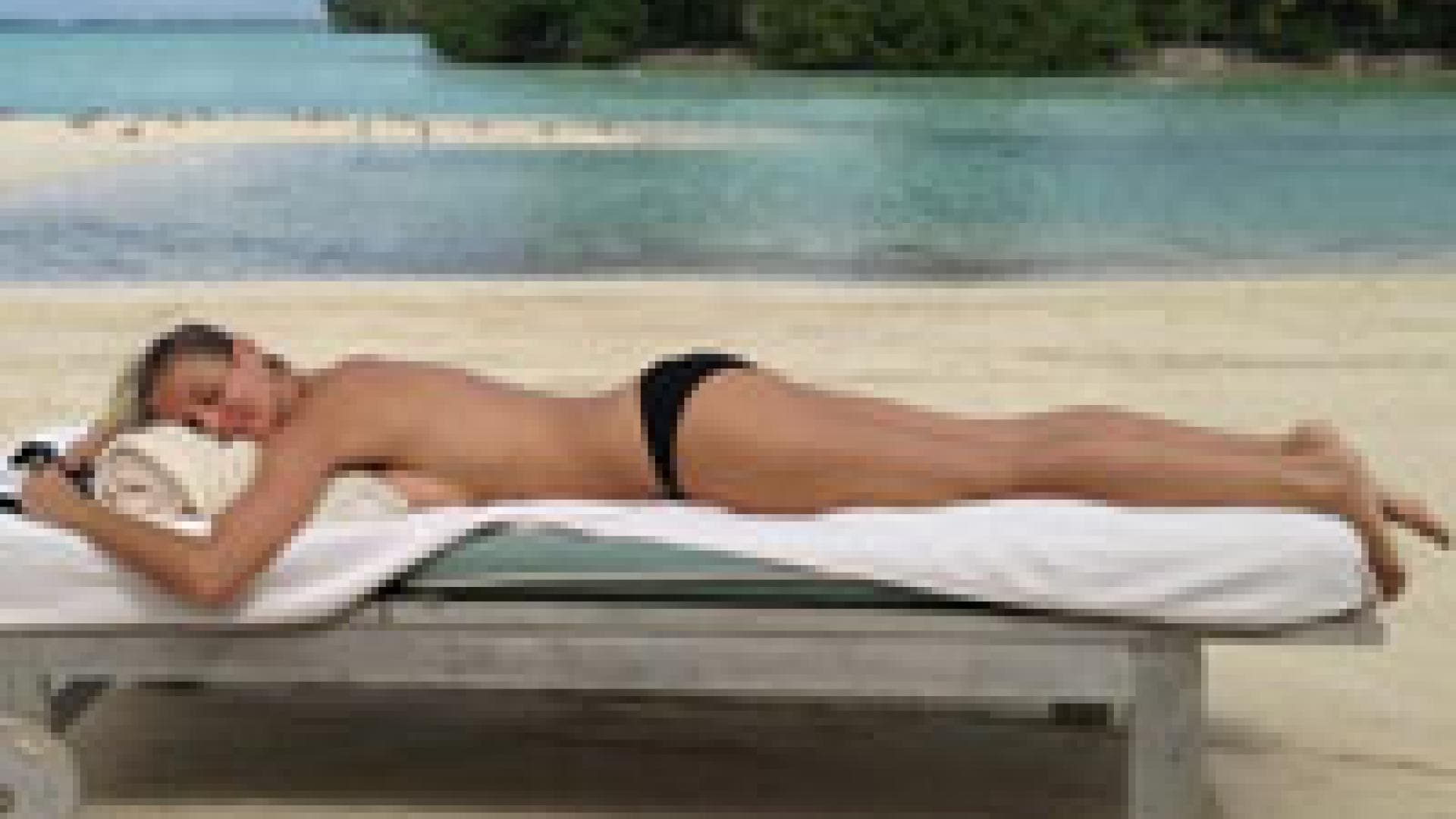 Heidi Klum wieder fast nackig