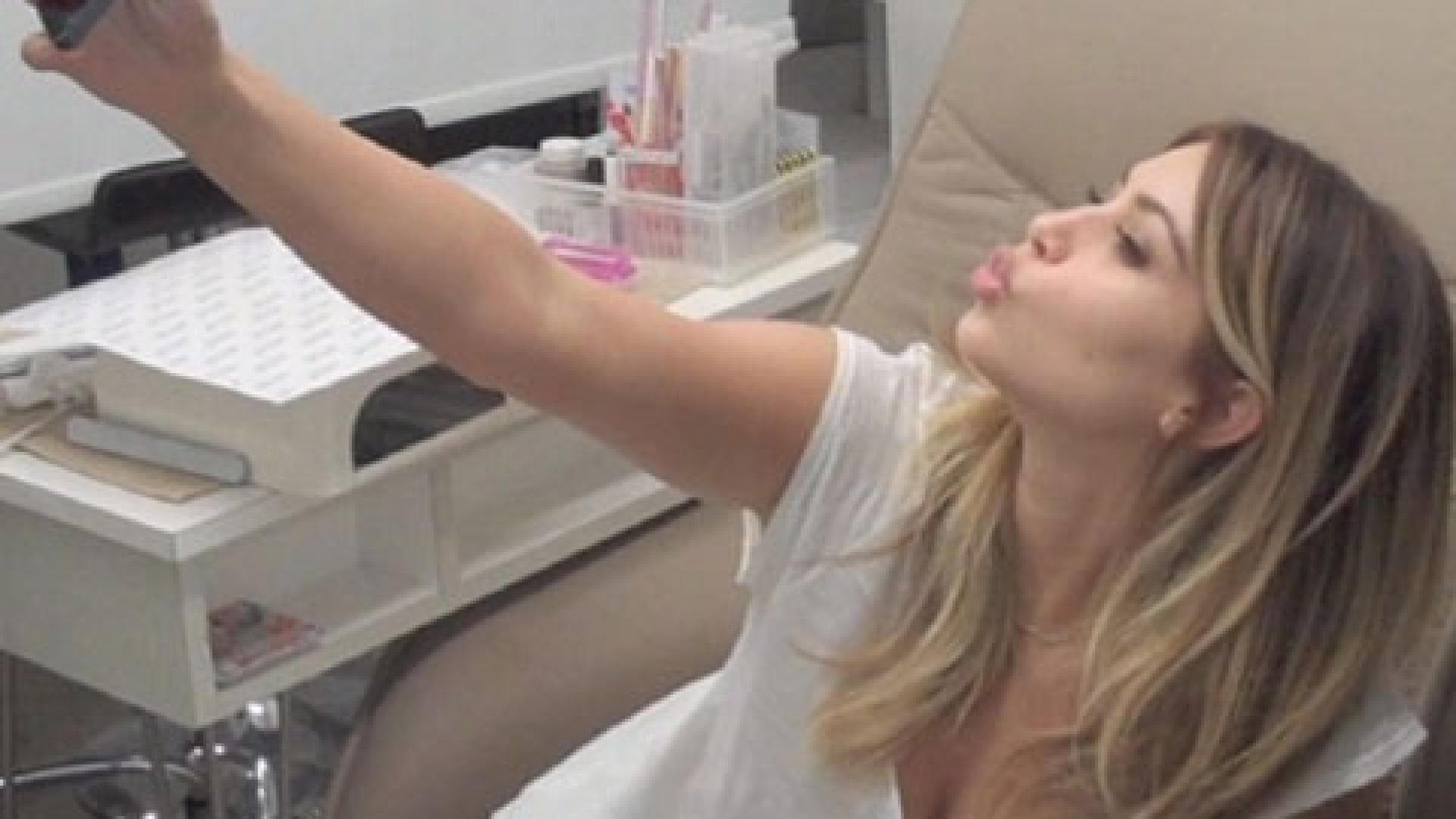 kim-kardashian-selfie-480x354-1890417.jpg