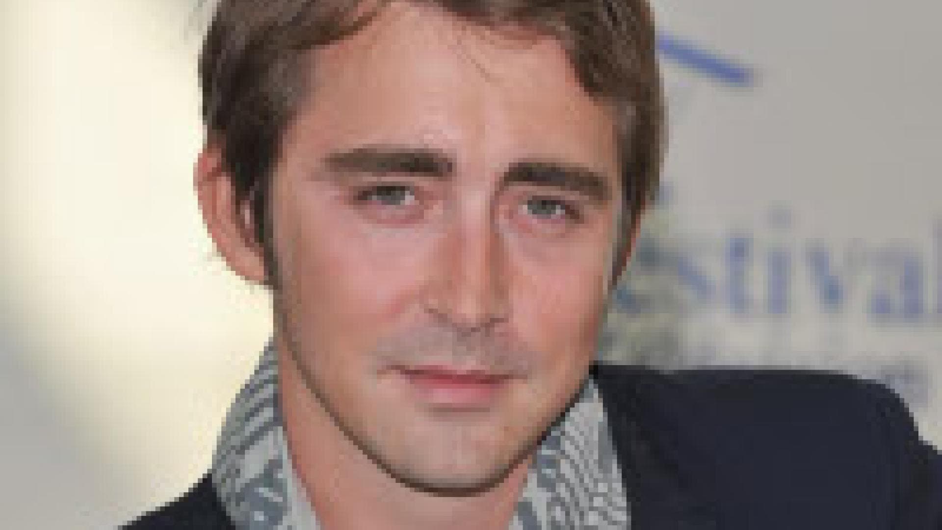 unser-held-aus-pushing-daisies-sexy-bild-getty-images-200x300-11654.jpg