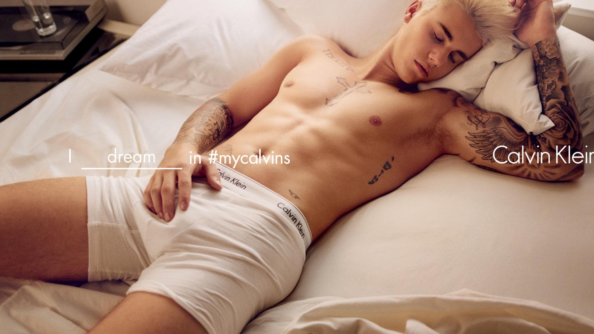 Justin Bieber greift sich in den Schritt