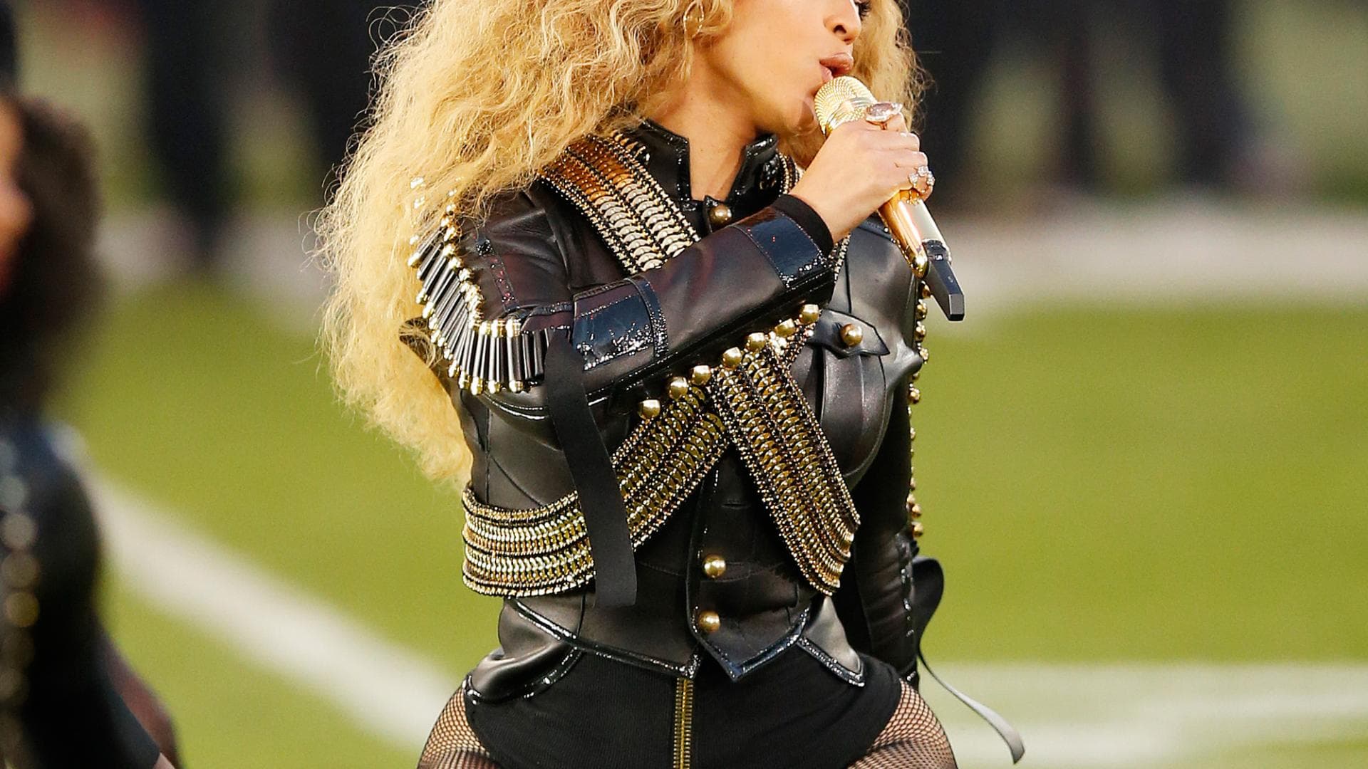 Beyonce-Super-Bowl-2000x1500