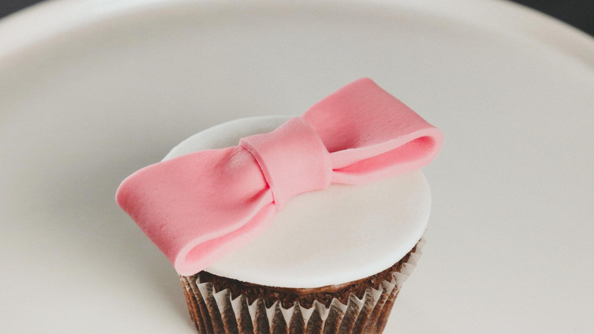cupcake-mit-fondant-schleife_2000x1500