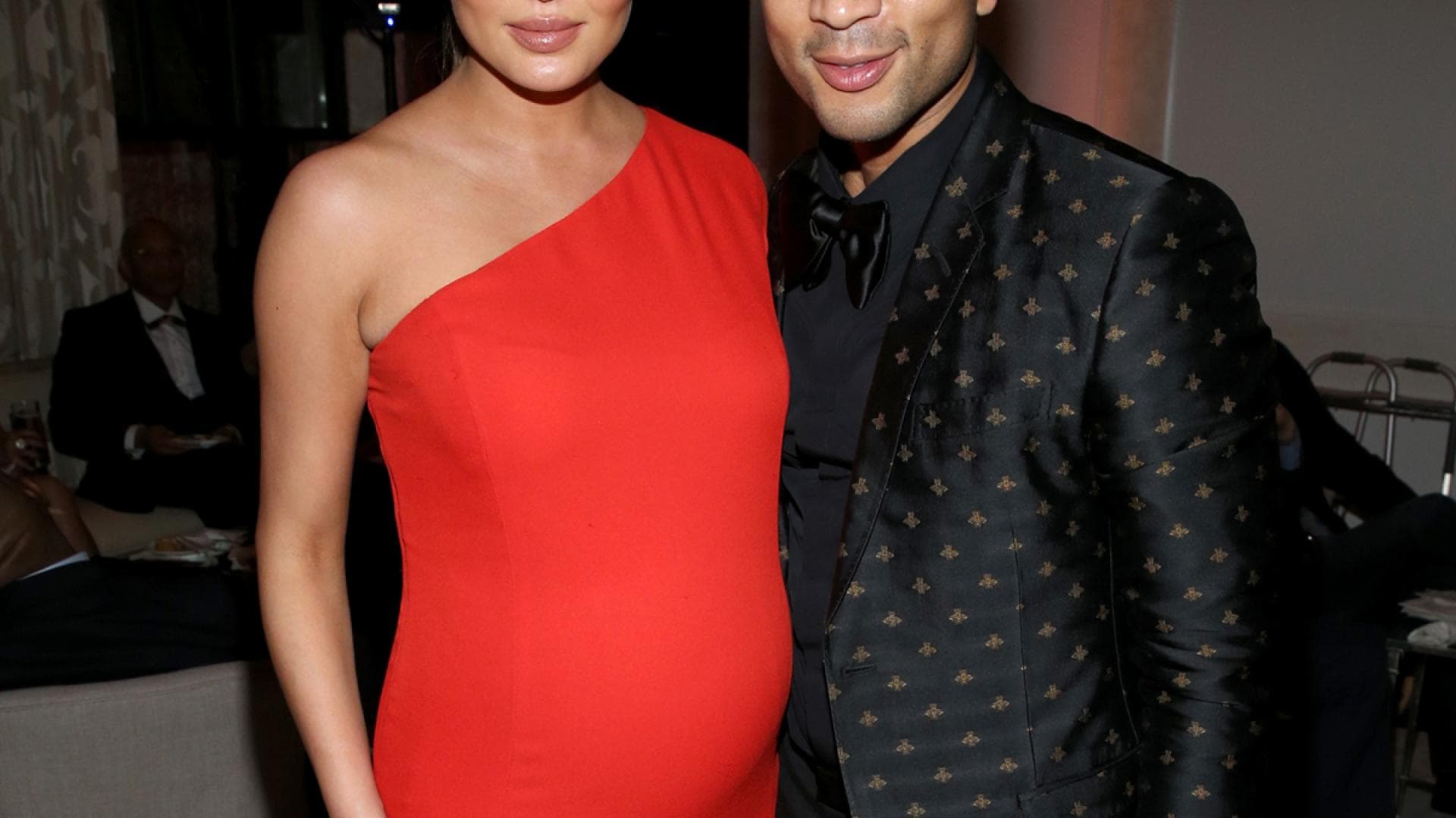 chrissy-teigen-shitstorm-baby