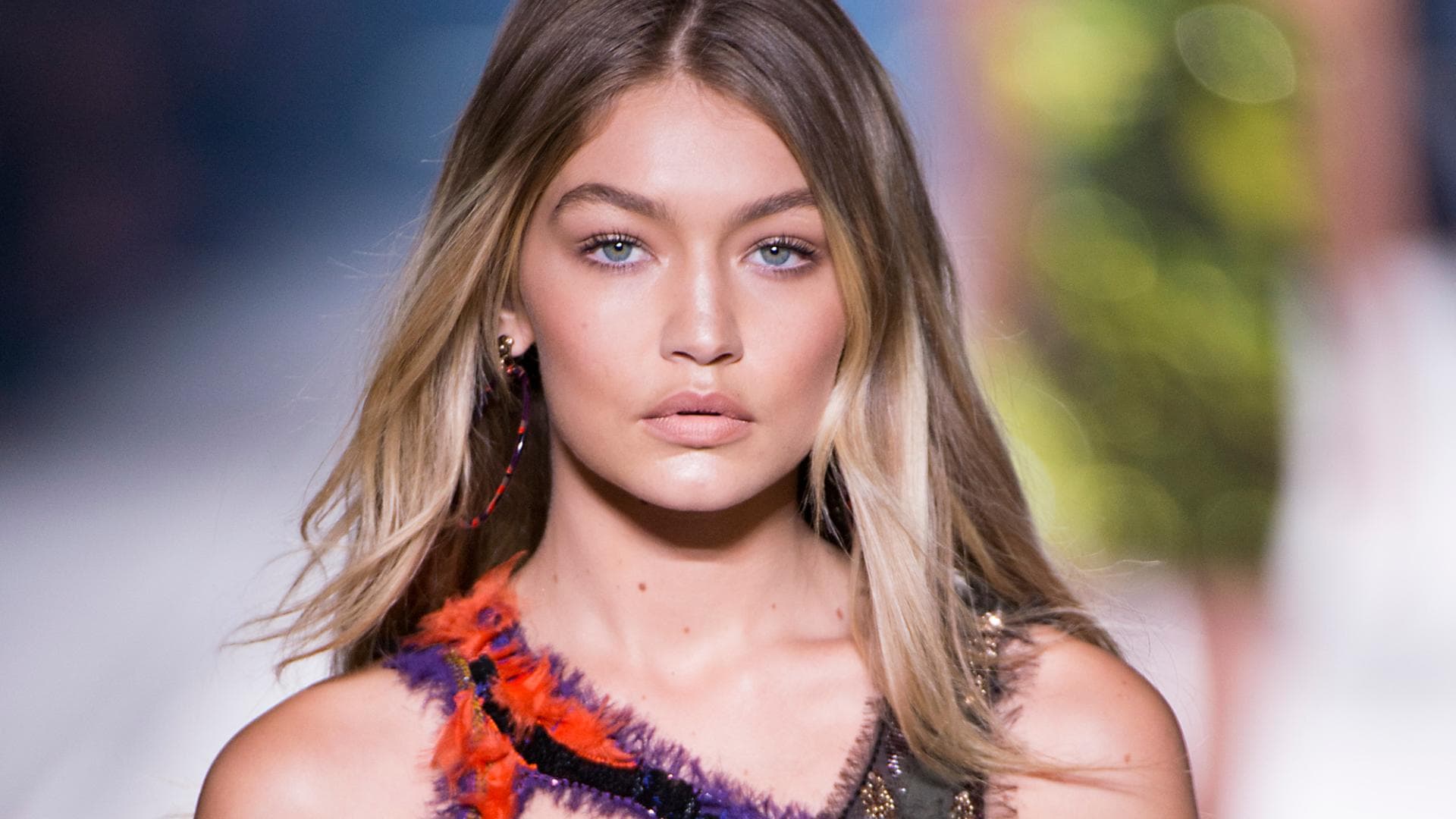 versace-1301-ss16-pw_GORUNWAY