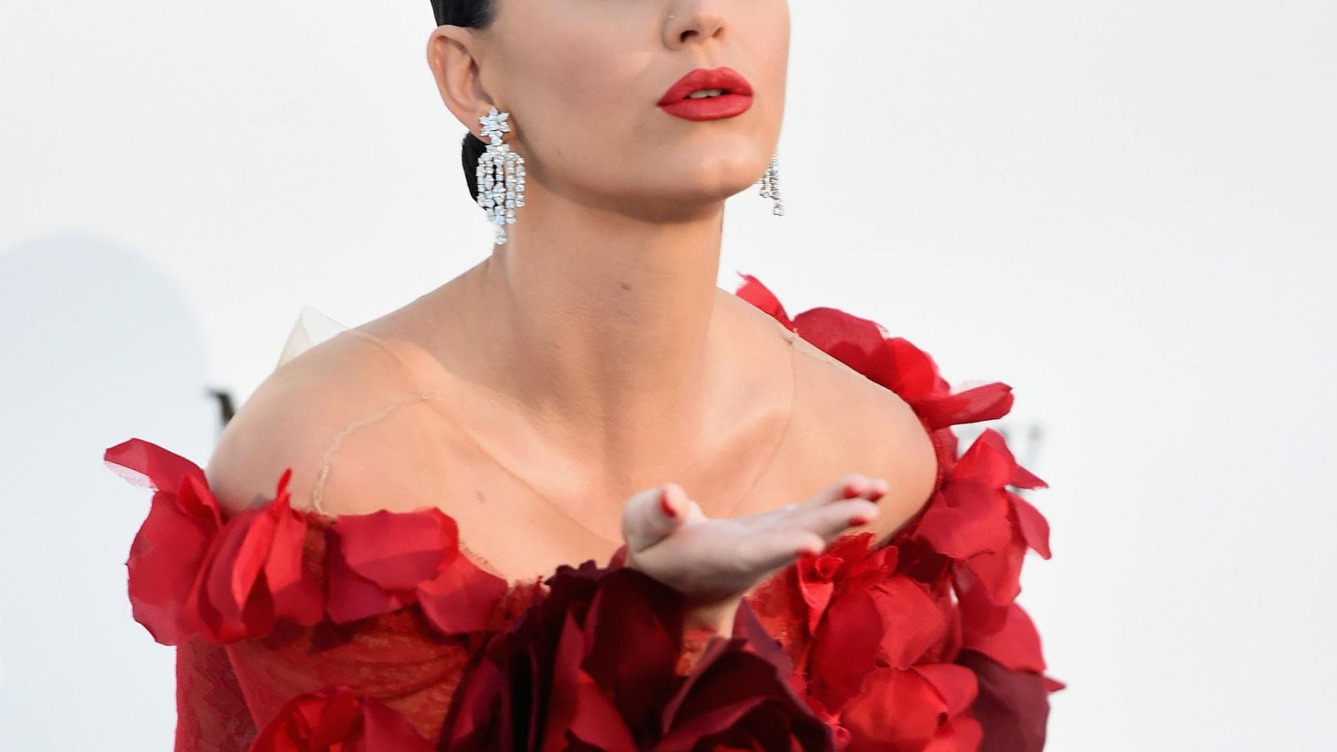 Katy-Perry-Twitter-Account-2000x1500