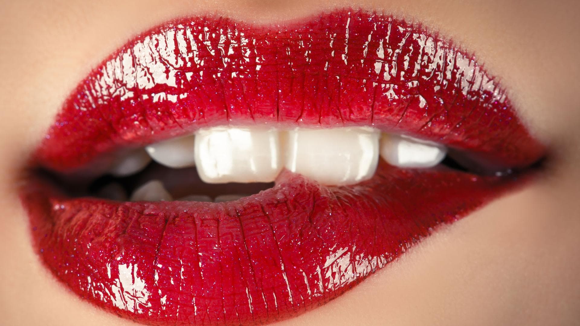 kuessen-mit-lippenstift-2081230.jpg