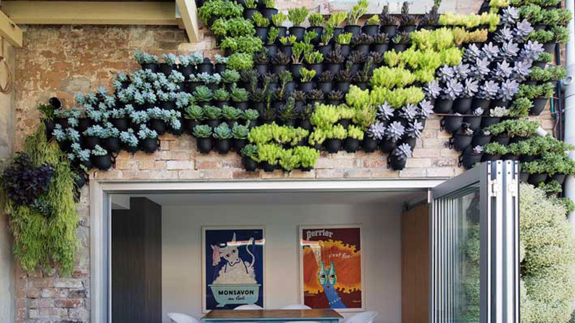 SkALE Greenwall-Hauswand