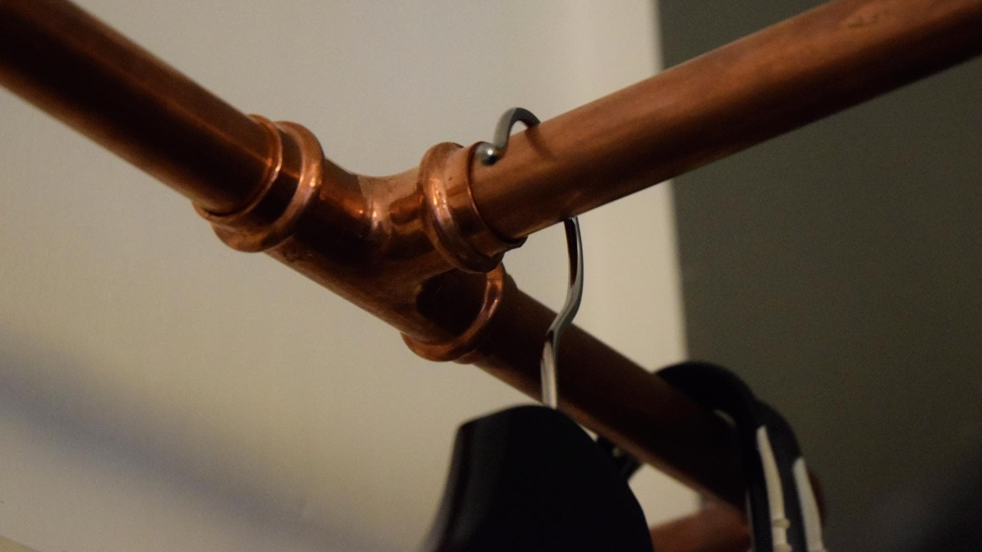 Kupfe-Rohr-Garderobe-DIY