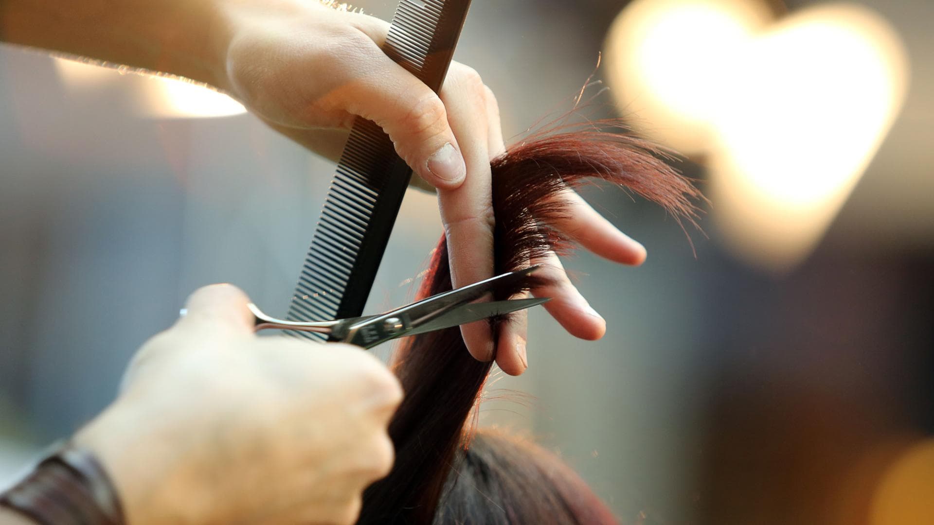 Haare werden geschnitten