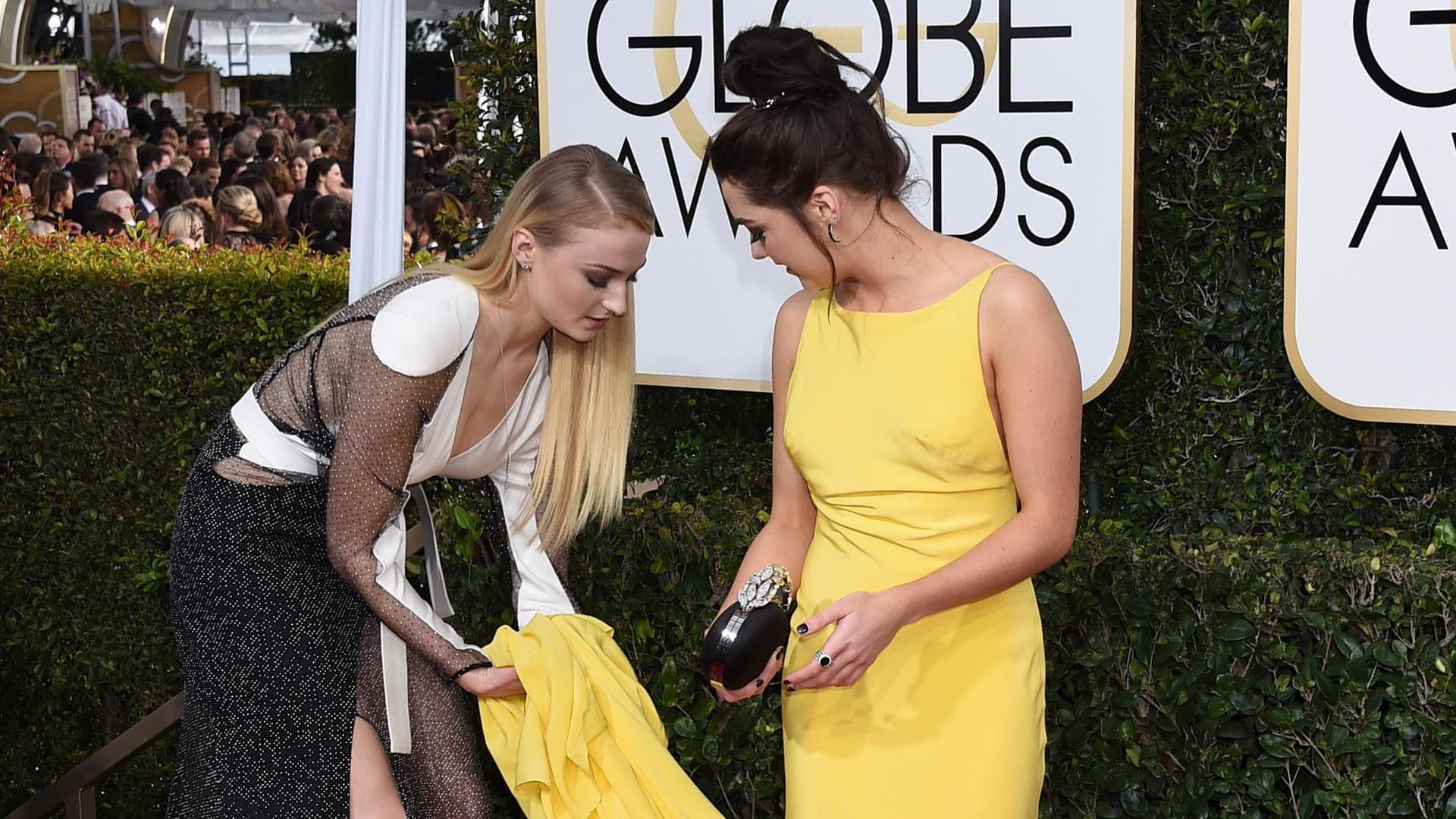 Sophie Turner Maisie Williams Kleid Hilfe