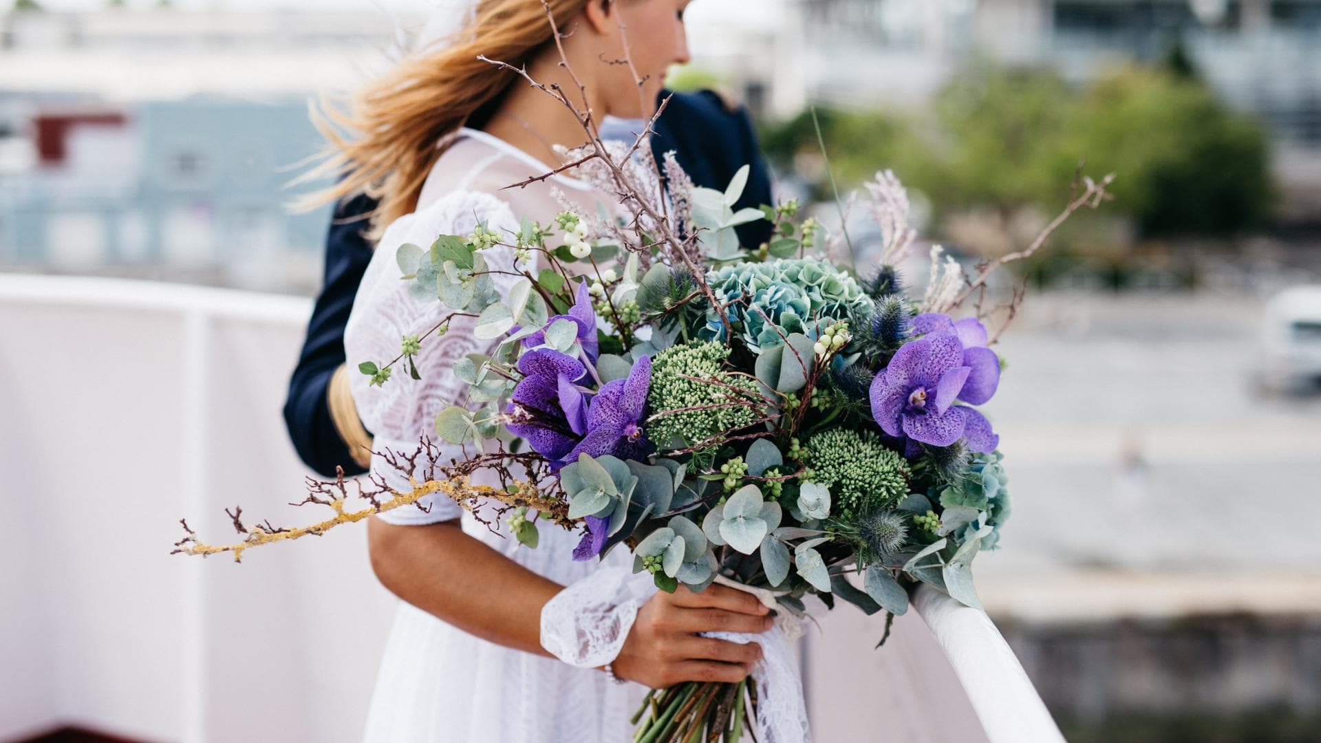 Braut mit Brautstrauss