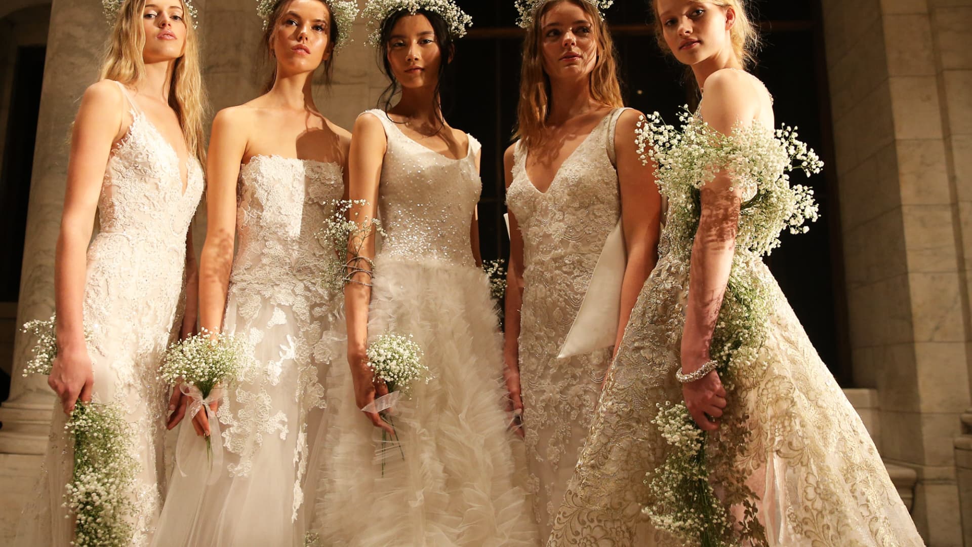 Spitze, Tüll, Brokat: Diese Hochzeitskleider bringen uns zum Träumen