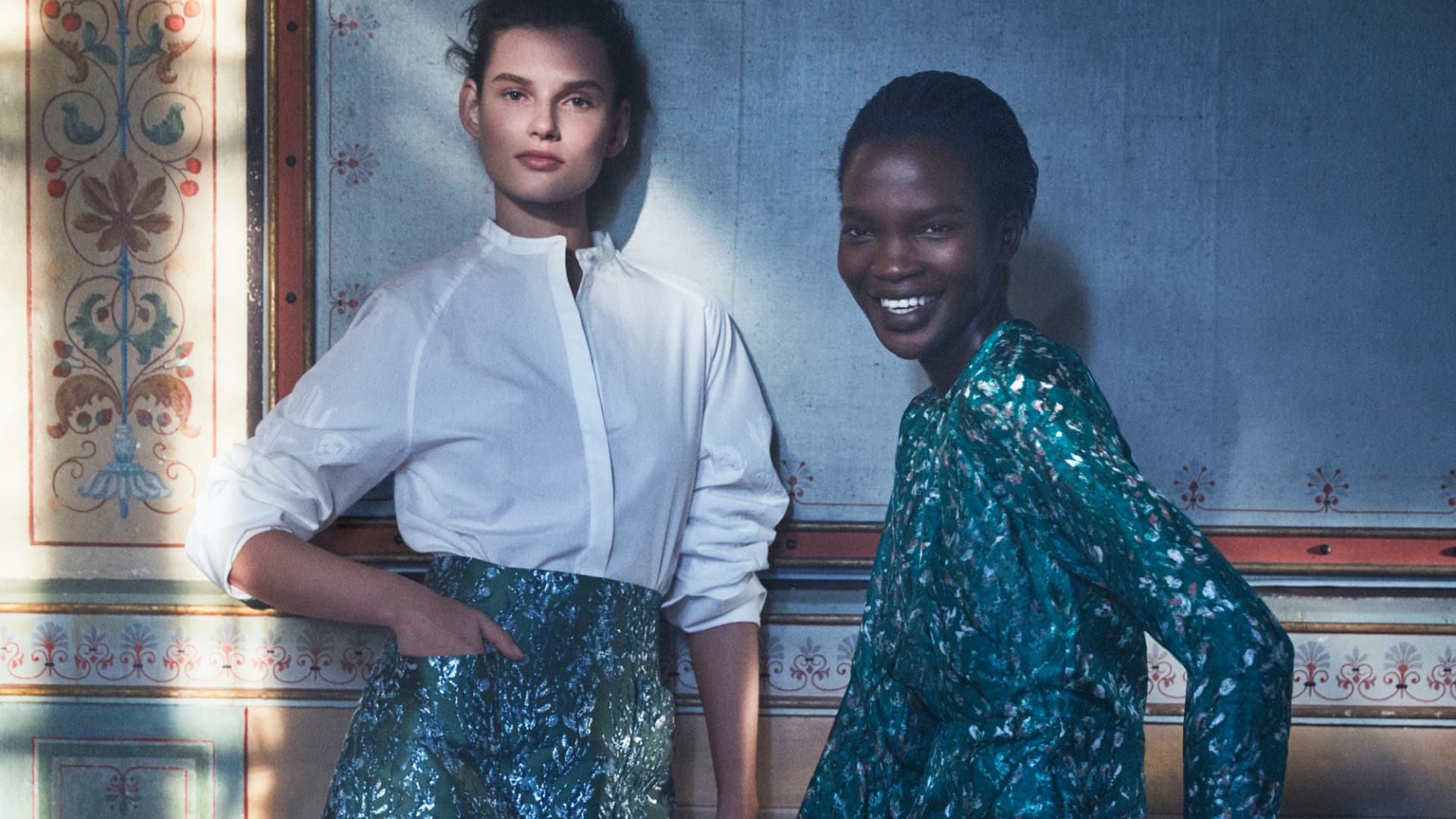 Aus Fischernetzen und recyceltem Silber: So zeigt sich die neue H&M Conscious Exclusive Collection 