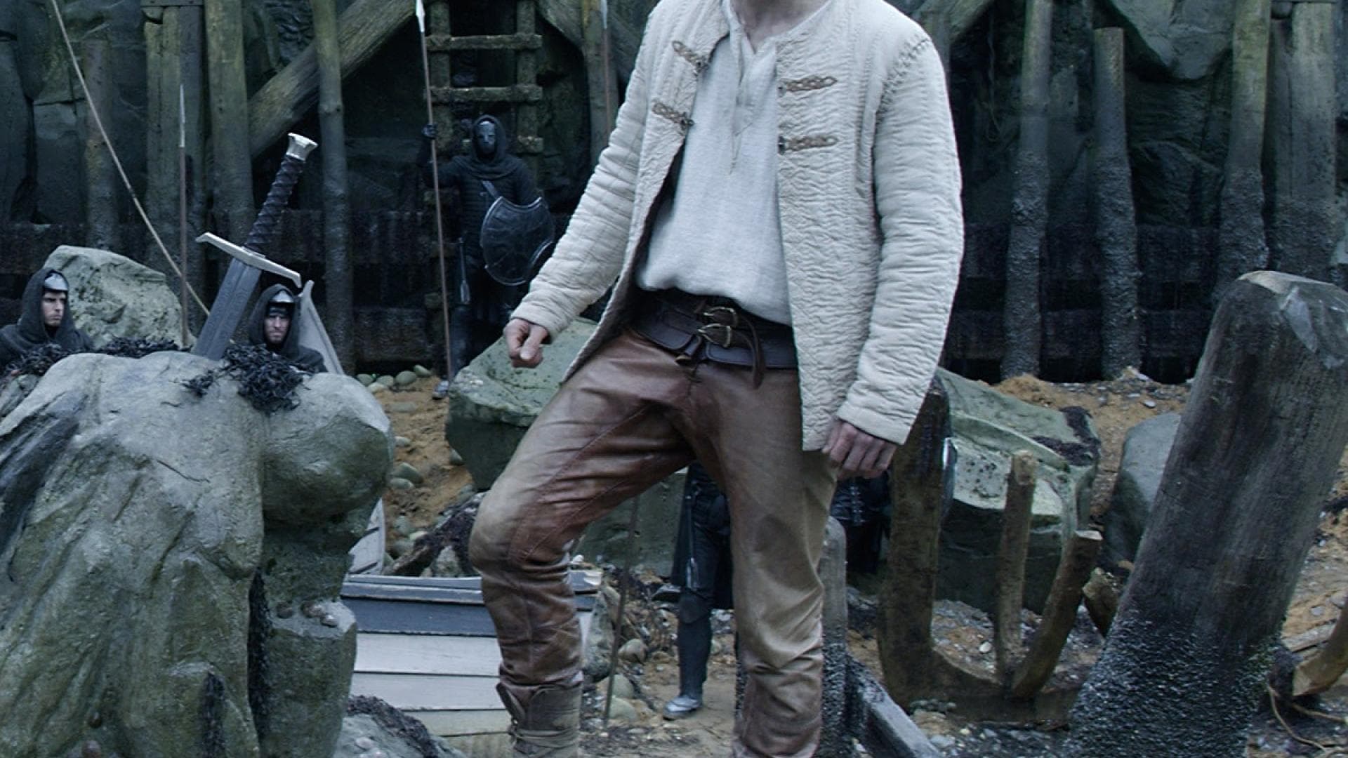 Charlie-Hunnam-als-King-Arthur-ddp