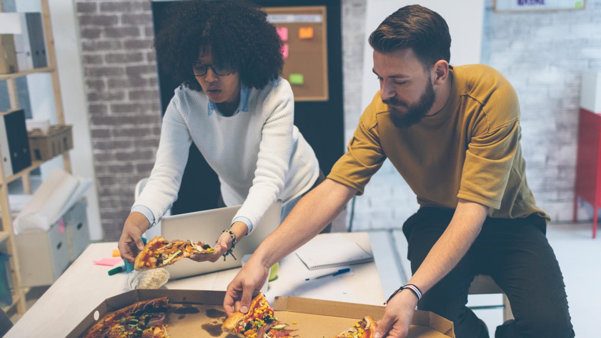 Pizza macht produktiver bei der Arbeit