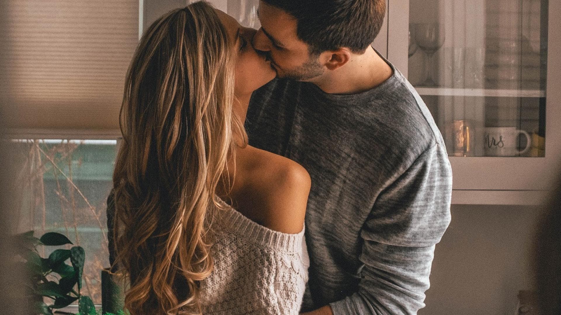 brooke-winters-579062-unsplash_happy_couple