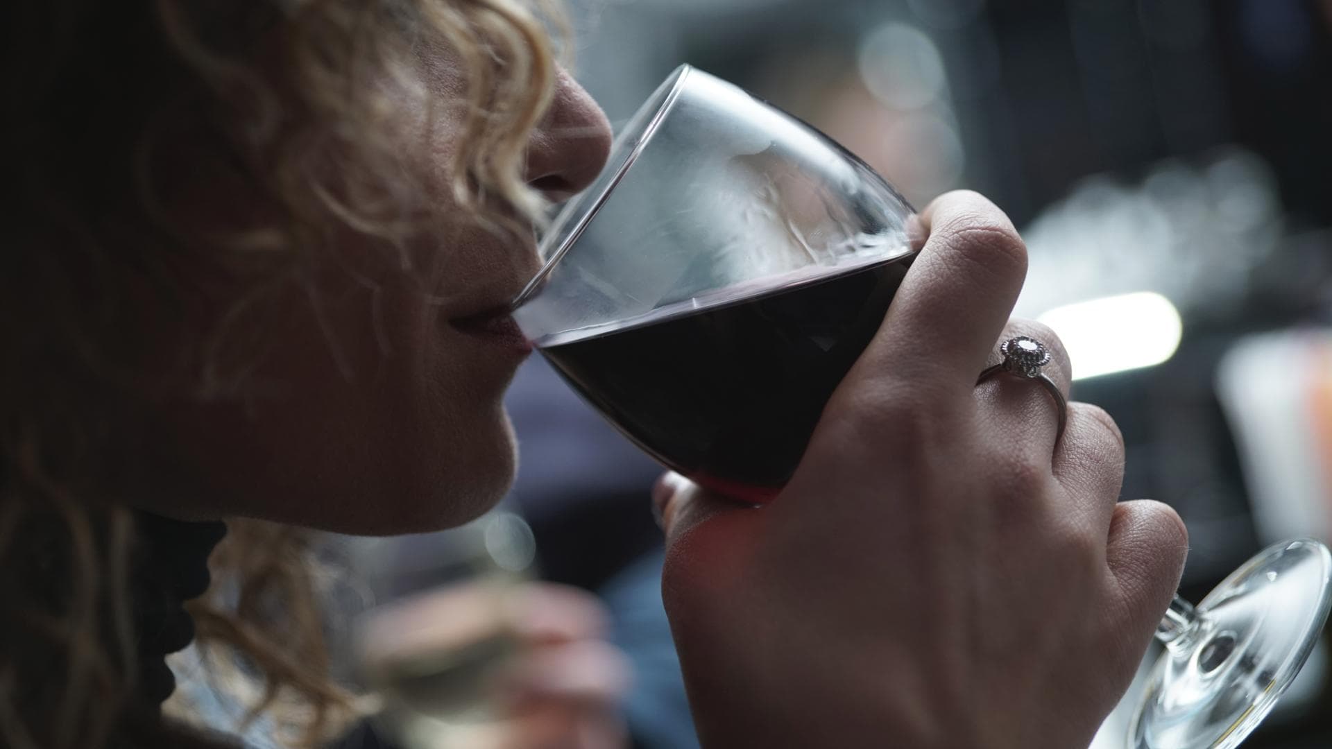 sirtfood-diät-ernährung-rotwein-schokolade