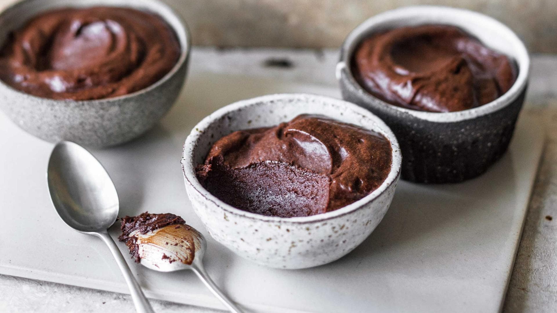 Das ist das beste Mousse au Chocolat Rezept – und ihr braucht nur 3 Zutaten!