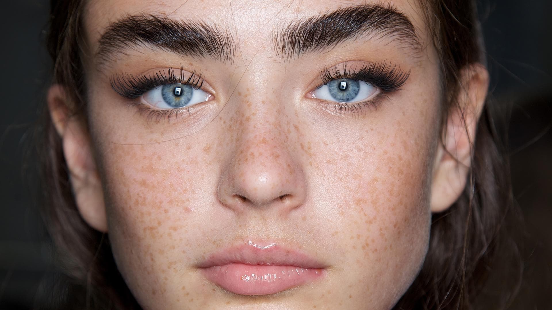 volle-wimpern-in-fünf-schritten