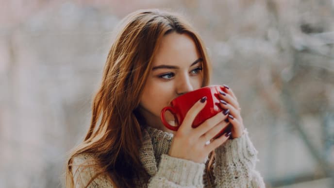 Frau mit Kaffee