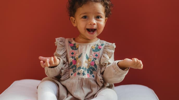 Baby auf einem Kissen
