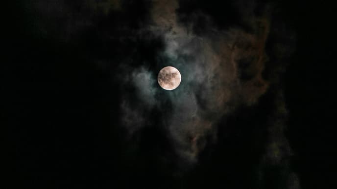 Schwarzer Mond zur Mondfinsternis