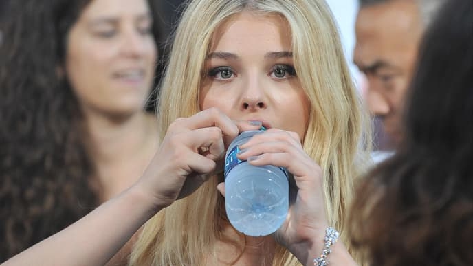 chloe moretz wasser