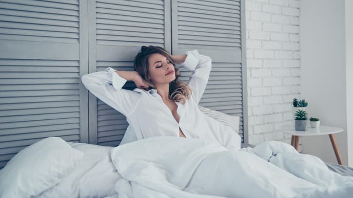 frau im bett 