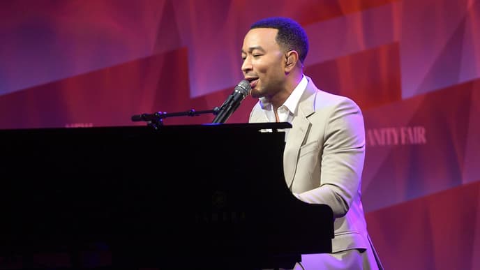 John Legend am Klavier