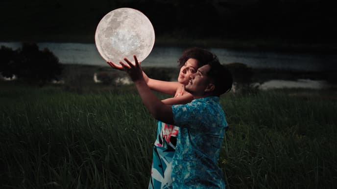 So intensiv beeinflusst der Vollmond am Sonntag deine Beziehungen