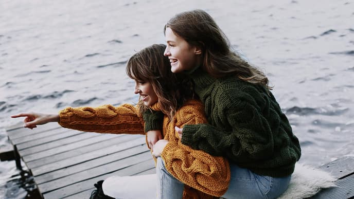 Horoskop Thema: Zwei Frauen am See
