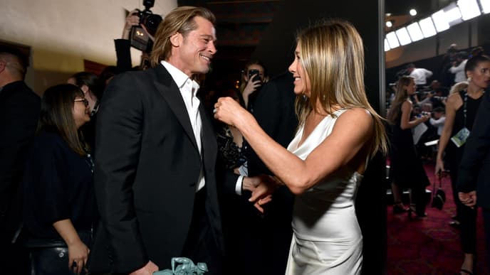 brad pitt jennifer aniston umarmung