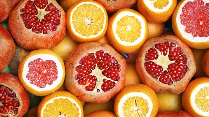 Aufgeschnittene Obststücke