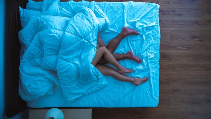 paar nackt im Bett