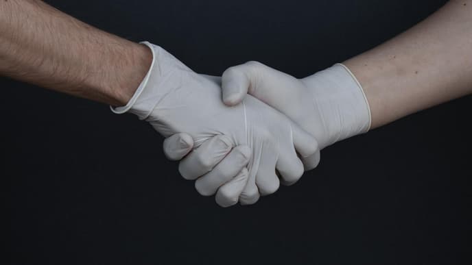 Handschuhe benutzen in der Corona-Krise